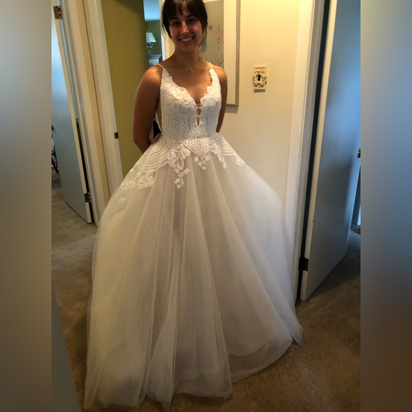 NWT-STUNNING Hayley Paige “Topanga” BHDLN wedding dress - Picture 11 of 16